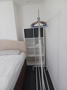 Postel nebo postele na pokoji v ubytování Byron View House R6