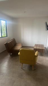 a living room with a couch and a coffee table at Casa Vazquez San francisco in Pachuca de Soto