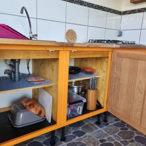 Kuchyň nebo kuchyňský kout v ubytování Charmant studio d'invité - Baie-Mahault
