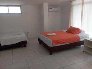 Postel nebo postele na pokoji v ubytování Hostal Tamara