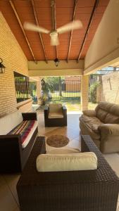 a living room with couches and a couch at Habitacion privada en casa familiar in San Bernardino