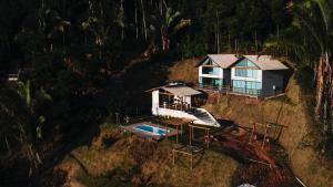 多明戈斯马丁斯Tendas的带游泳池的房子的鸟瞰图