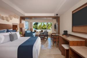 Postel nebo postele na pokoji v ubytování Dreams Sands Cancun Resort & Spa