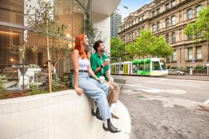 Επισκέπτες που μένουν στο Hotel Indigo Melbourne on Flinders by IHG
