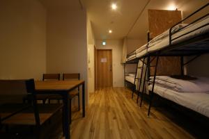 Letto o letti in una camera di Hiroei Hostel