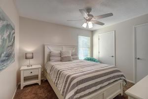 Postel nebo postele na pokoji v ubytování It Is Fine LCV26 Pet Friendly + 62 fotografií