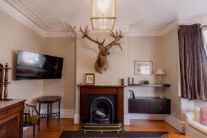 Μια τηλεόραση ή/και κέντρο ψυχαγωγίας στο Connage - Historic Battery Point Police Station