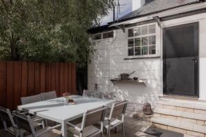 Το κτήριο όπου στεγάζεται  η παραθεριστική κατοικία