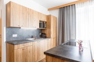 Dapur atau dapur kecil di Naturpark Chalets Lambrecht by ALPS RESORTS