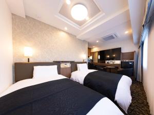 Postel nebo postele na pokoji v ubytování APA Hotel Hiroshima Ekimae Stadiumguchi