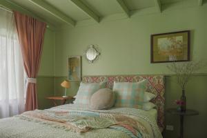 a green bedroom with a bed and a window at Poppy's Place - Denmark in Denmark