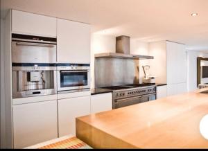 Afbeelding uit fotogalerij van FLOATING Villa in Vreeland