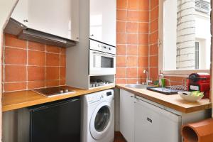 O bucătărie sau chicinetă la Appartement Quartier Chatelet Les Halles 3 Free Netflix