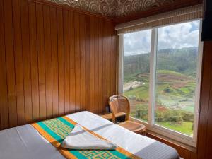 Postel nebo postele na pokoji v ubytování Meadow view ooty
