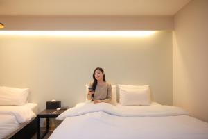 Łóżko lub łóżka w pokoju w obiekcie VIP Hotel Mokpo