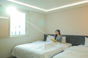 Łóżko lub łóżka w pokoju w obiekcie VIP Hotel Mokpo