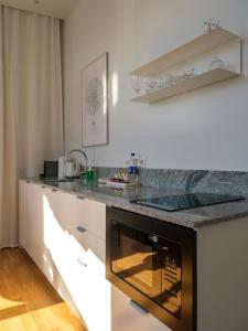 Kuchyň nebo kuchyňský kout v ubytování MIRO Rooms Center - quiet chic, self check-in