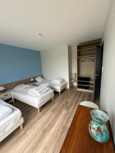 Ένα ή περισσότερα κρεβάτια σε δωμάτιο στο Gites de Landuzire, 8 couchages +13 φωτογραφίες