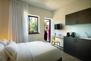 Postel nebo postele na pokoji v ubytování Silicate - by Loginn Tel-Avivian hotels