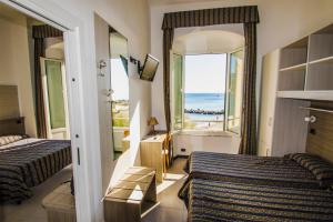 Postel nebo postele na pokoji v ubytování Hotel Baia