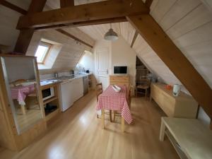 a kitchen with a table and chairs in a attic at Studio charmant à 70m des Thermes, WiFi, Animaux bienvenus - FR-1-541-137 in La Roche-Posay