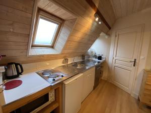 a small kitchen with a sink and a window at Studio charmant à 70m des Thermes, WiFi, Animaux bienvenus - FR-1-541-137 in La Roche-Posay