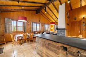 a kitchen and dining room with a table and chairs at Eole - 6 pers - pres des pistes in Nendaz