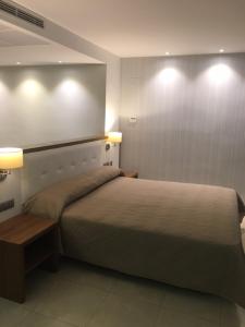 Postel nebo postele na pokoji v ubytování Hotel Teruel