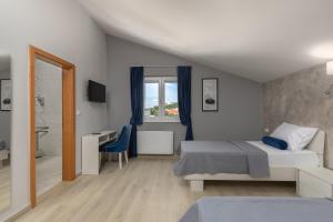 Postel nebo postele na pokoji v ubytování Family Resort Santa Maria II Penthouse - Happy Rentals + 36 fotografií