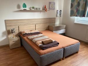 Postel nebo postele na pokoji v ubytování Apartmanový byt v priemyselnej zóne