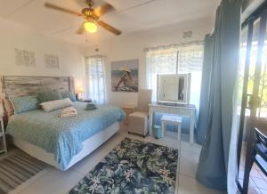 a bedroom with a bed and a mirror at Riverglades 1 in Margate