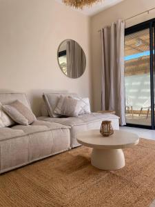 Posezení v ubytování L'essentiel Home By Chloé
