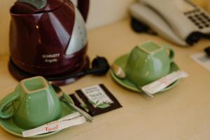 Príslušenstvo na prípravu kávy alebo čaju v ubytovaní 7 Days Hotel Kamyanets-Podilskyi