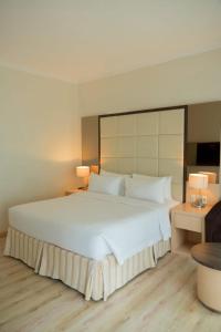 Krevet ili kreveti u jedinici u objektu The Hill Hotel & Resort Sibolangit Powered by Archipelago