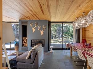 a living room with a couch and a dining table at Magnifique Chalet Moderne Familial in Font Romeu Odeillo Via