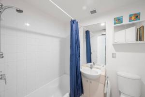 Unit 8 Waterfront Holiday Home的一间浴室