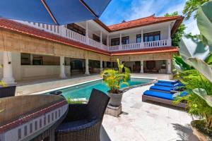 La alberca dentro o cerca de Onkita 4 BR Private Pool Villa ZN254