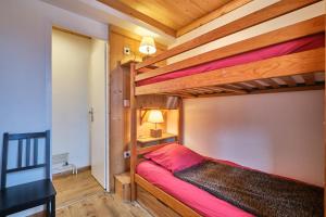 Postel nebo postele na pokoji v ubytování Lauvitel K5