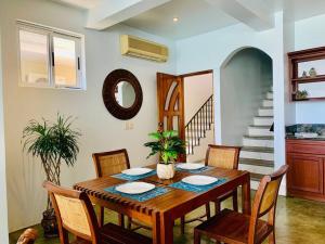 Φωτογραφία από το άλμπουμ του Gorgeous Beachfront Home in Playa Potrero σε Playa Flamingo