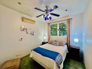 Ένα ή περισσότερα κρεβάτια σε δωμάτιο στο Gorgeous Beachfront Home in Playa Potrero +34 φωτογραφίες