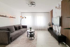 TV a/nebo společenská místnost v ubytování LIVATION - Apartments Hamm-Mitte - 2 Zi - Nespresso - SmartTV - freeWiFi - ausgestattete Küche - 24h Check-In - bis 4 Pers pro Apartment