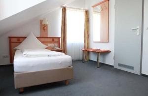 Postel nebo postele na pokoji v ubytování Hotel Wetterau - Self-Check-In