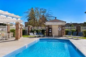 Piscina di Comfort Inn & Suites Boulder o nelle vicinanze