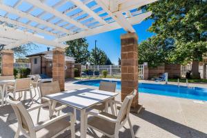 Piscina di Comfort Inn & Suites Boulder o nelle vicinanze