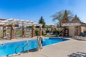 Piscina di Comfort Inn & Suites Boulder o nelle vicinanze