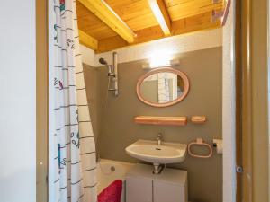 a bathroom with a sink and a mirror at Appartement face au lac 6 voyageurs in Les Angles
