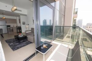 Kuchyň nebo kuchyňský kout v ubytování Elegant 2-BR Ritzy Retreat Steps from Burj Khalifa