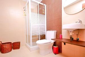 Koupelna v ubytování Livemálaga Carreteria