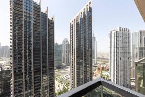 Nespecifikovaný výhled na destinaci Dubaj nebo výhled na město při pohledu z apartmánu
