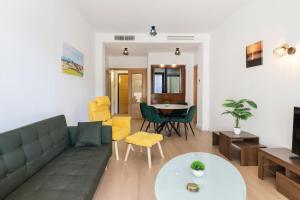 a living room with a couch and a table at El Oasis Monaco 3 Bajo A in Fuente-Álamo de Murcia